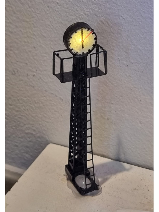 T11 stationsklok met trap